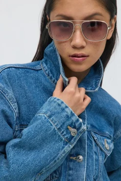 Metal aviator sunglasses