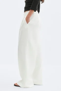 Mid waist pleated trousers