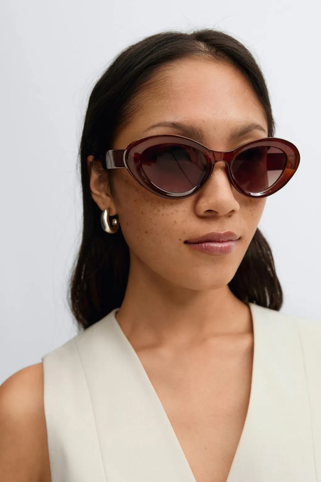 Oval cat eye sunglasses
