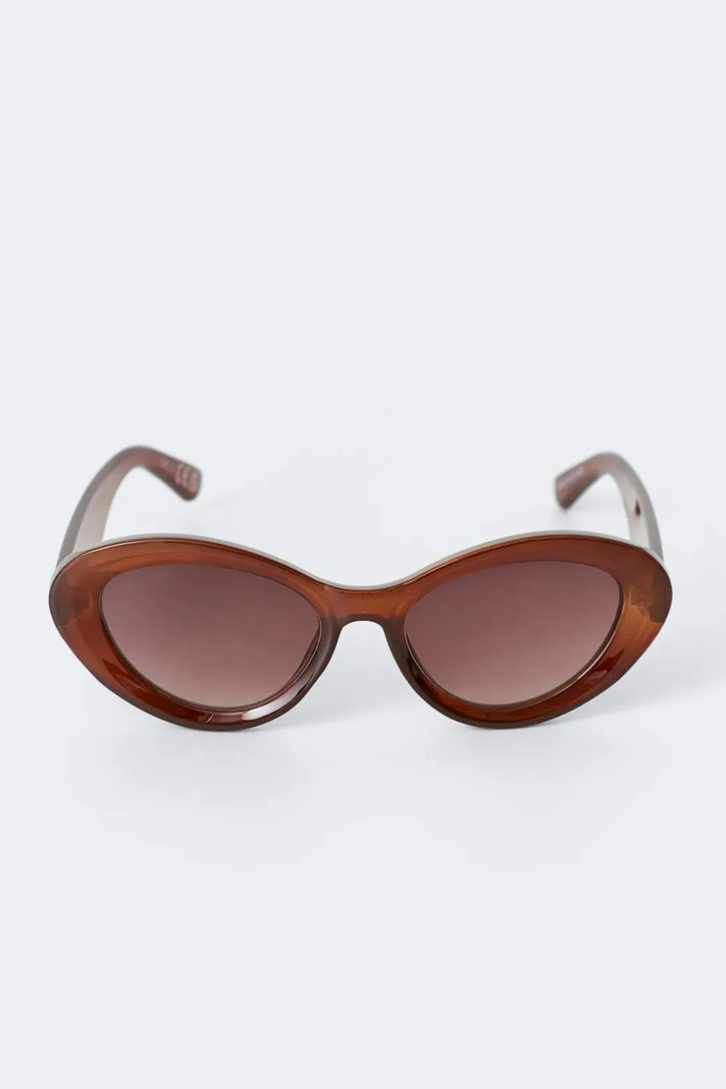 Oval cat eye sunglasses
