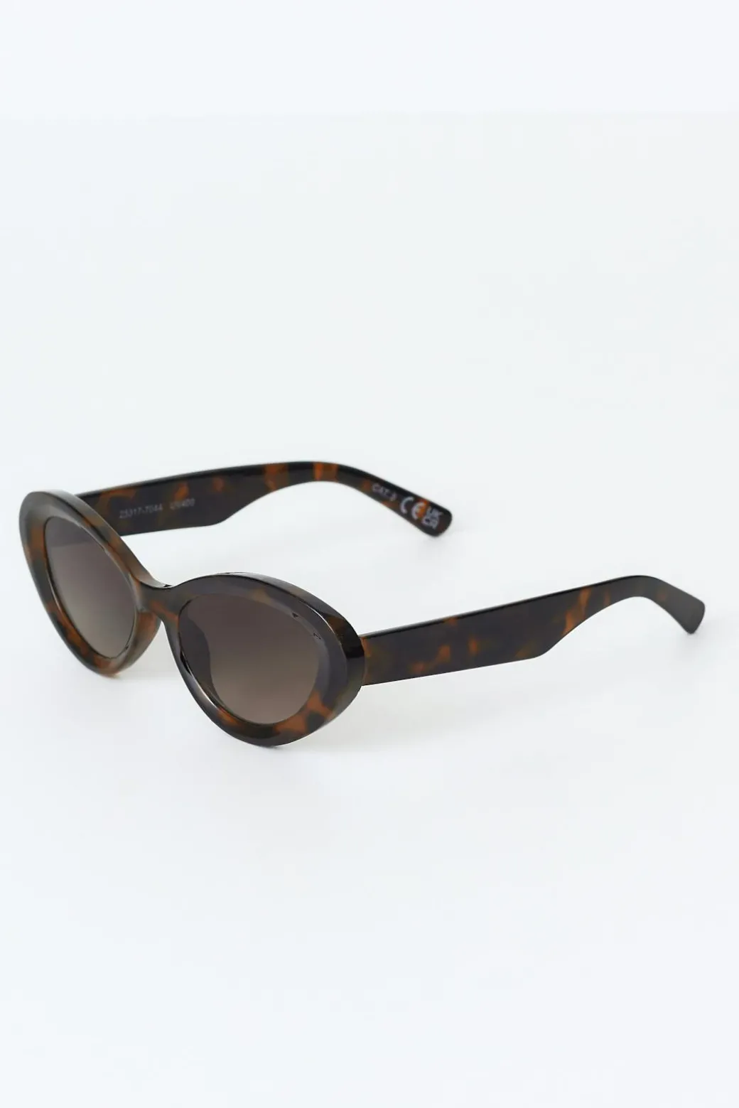 Oval cat eye sunglasses