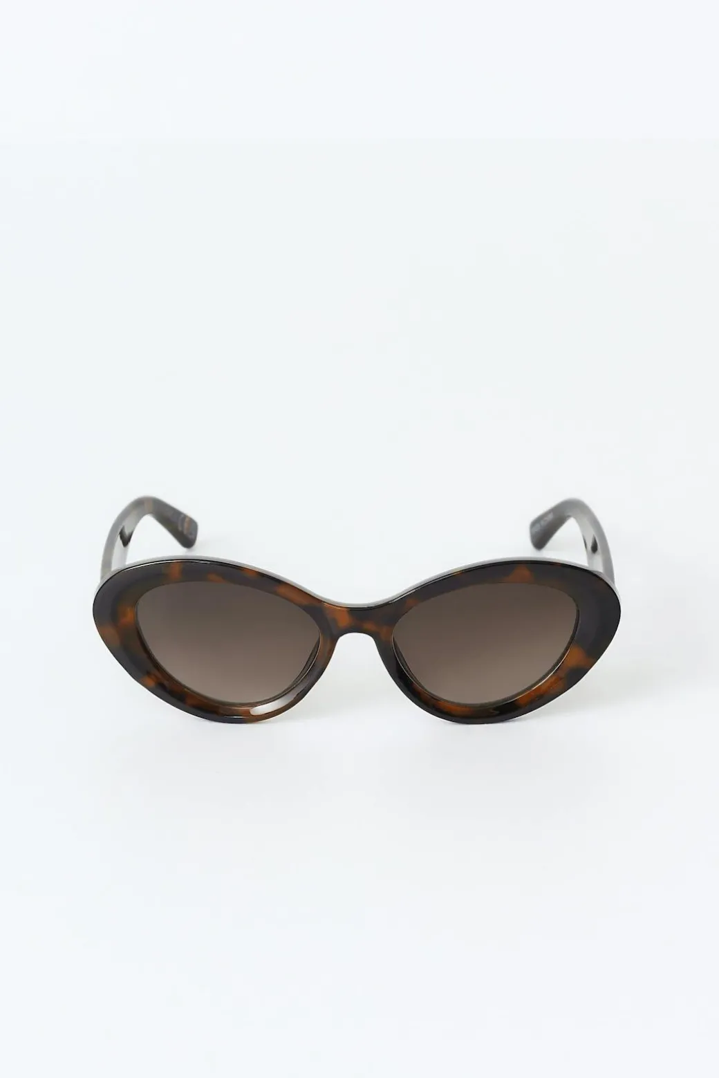 Oval cat eye sunglasses