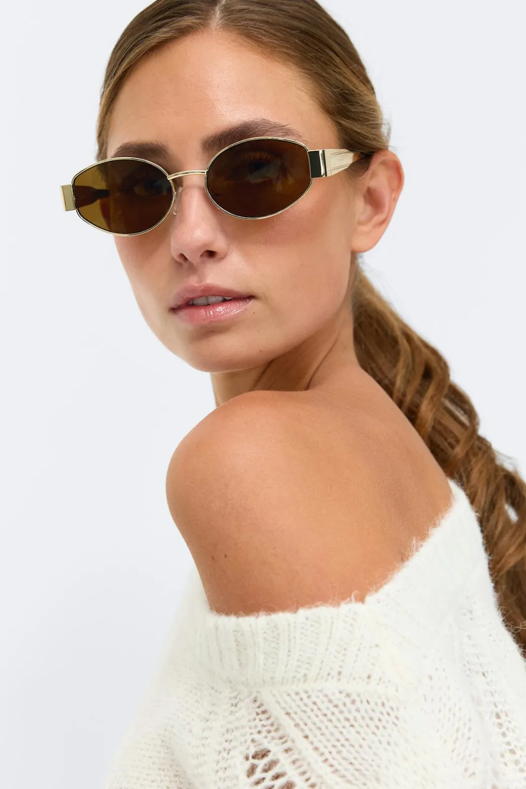 Oval metal frame sunglasses