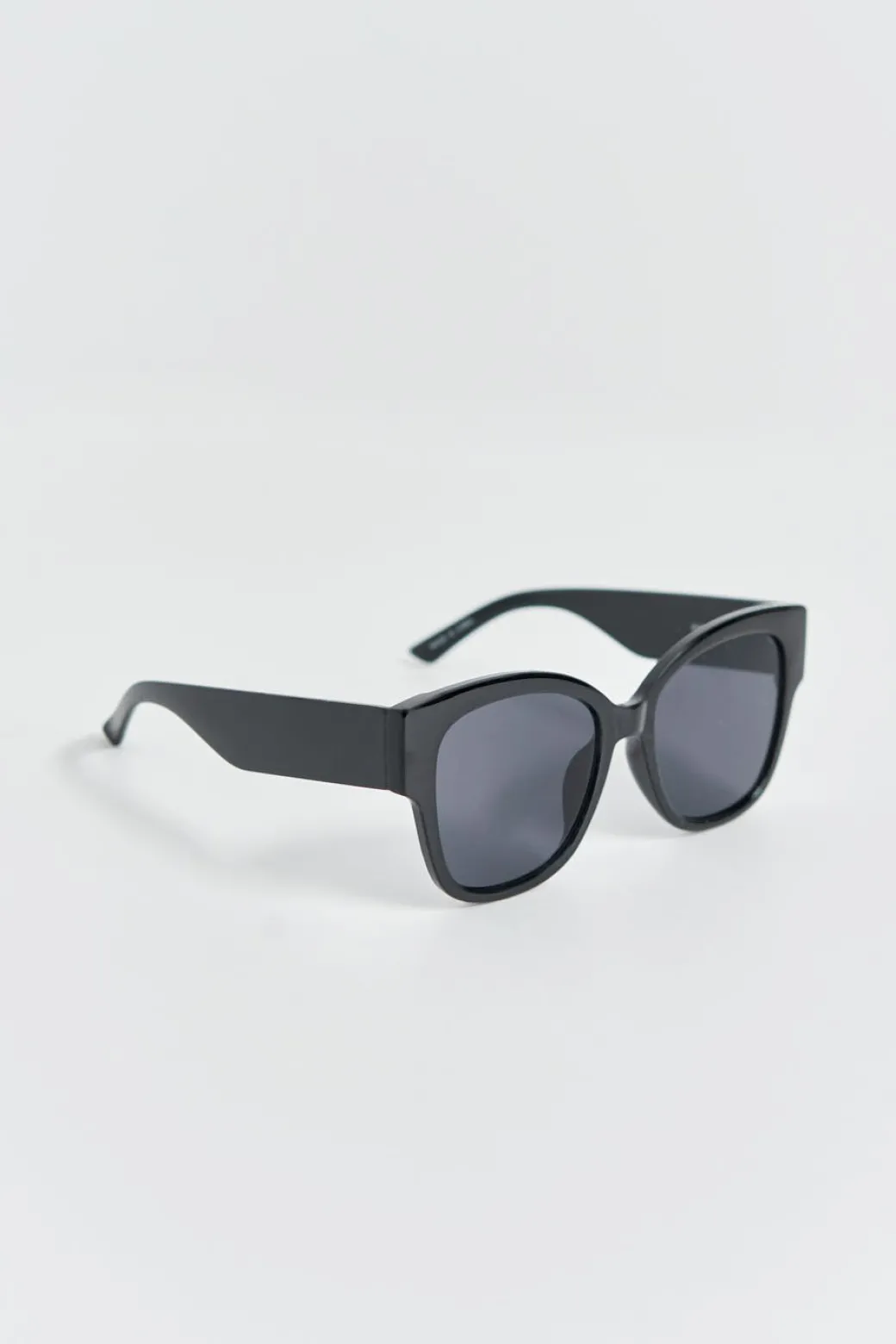 oversized sunglasses