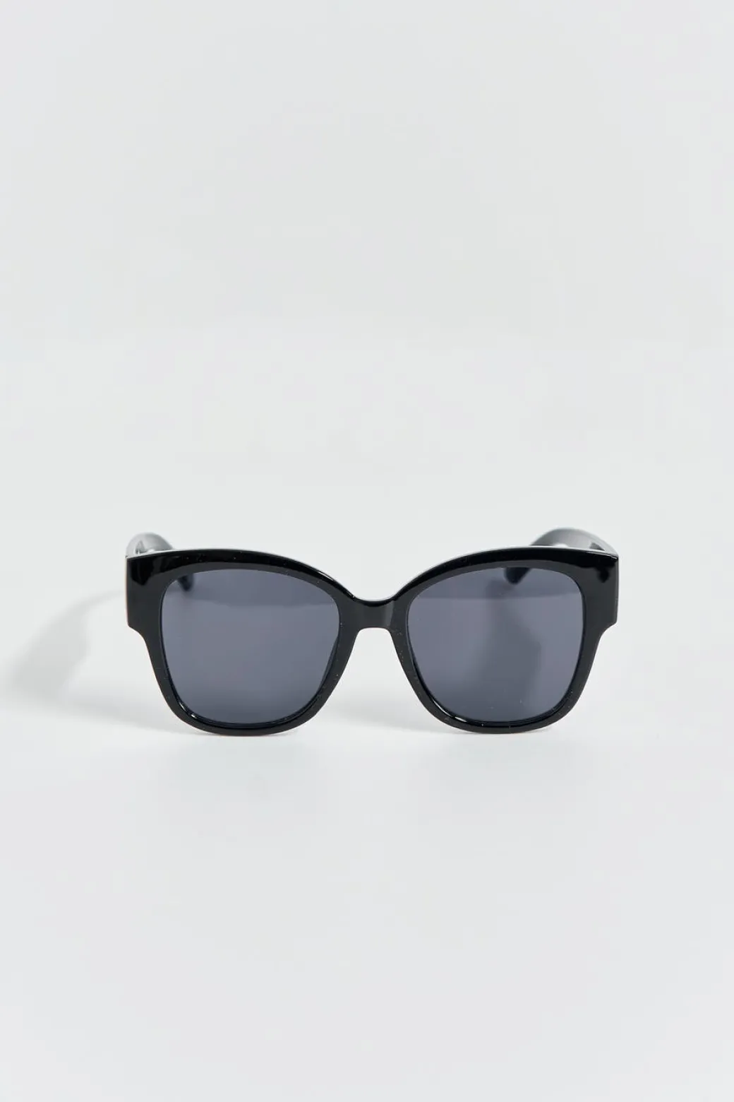 oversized sunglasses