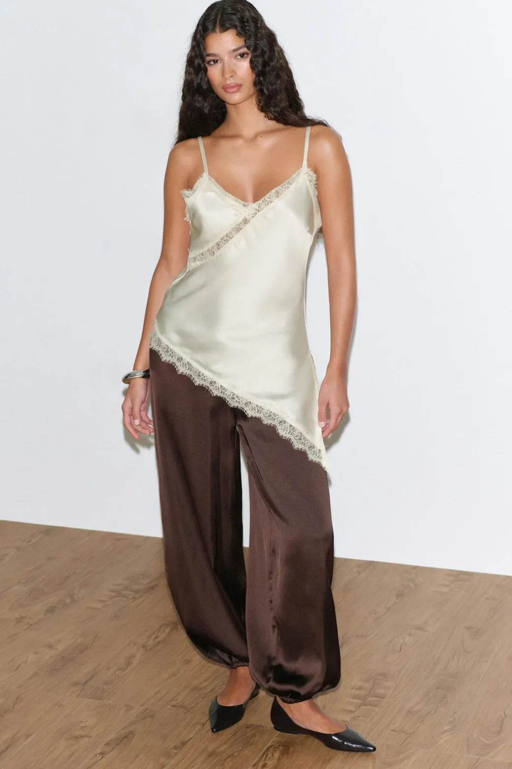 Satin asymmetric singlet