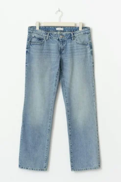 Scandi low straight jeans