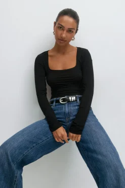 Scoop neck top