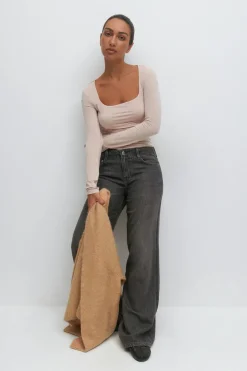 Scoop neck top