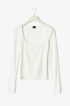 Scoop neck top