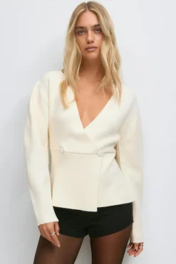 Shaped knitted cardigan