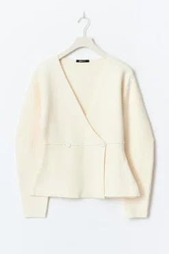 Shaped knitted cardigan