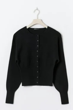 Shaped knitted cardigan