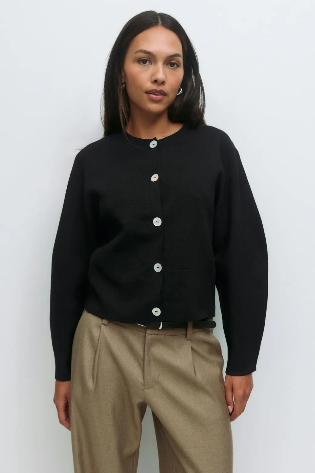 Shaped knitted cardigan