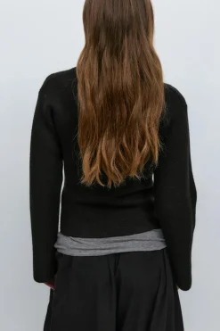 Shaped knitted cardigan