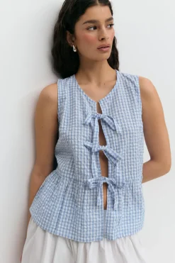 Sleeveless blouse