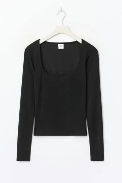 Slim fit scoop neck top