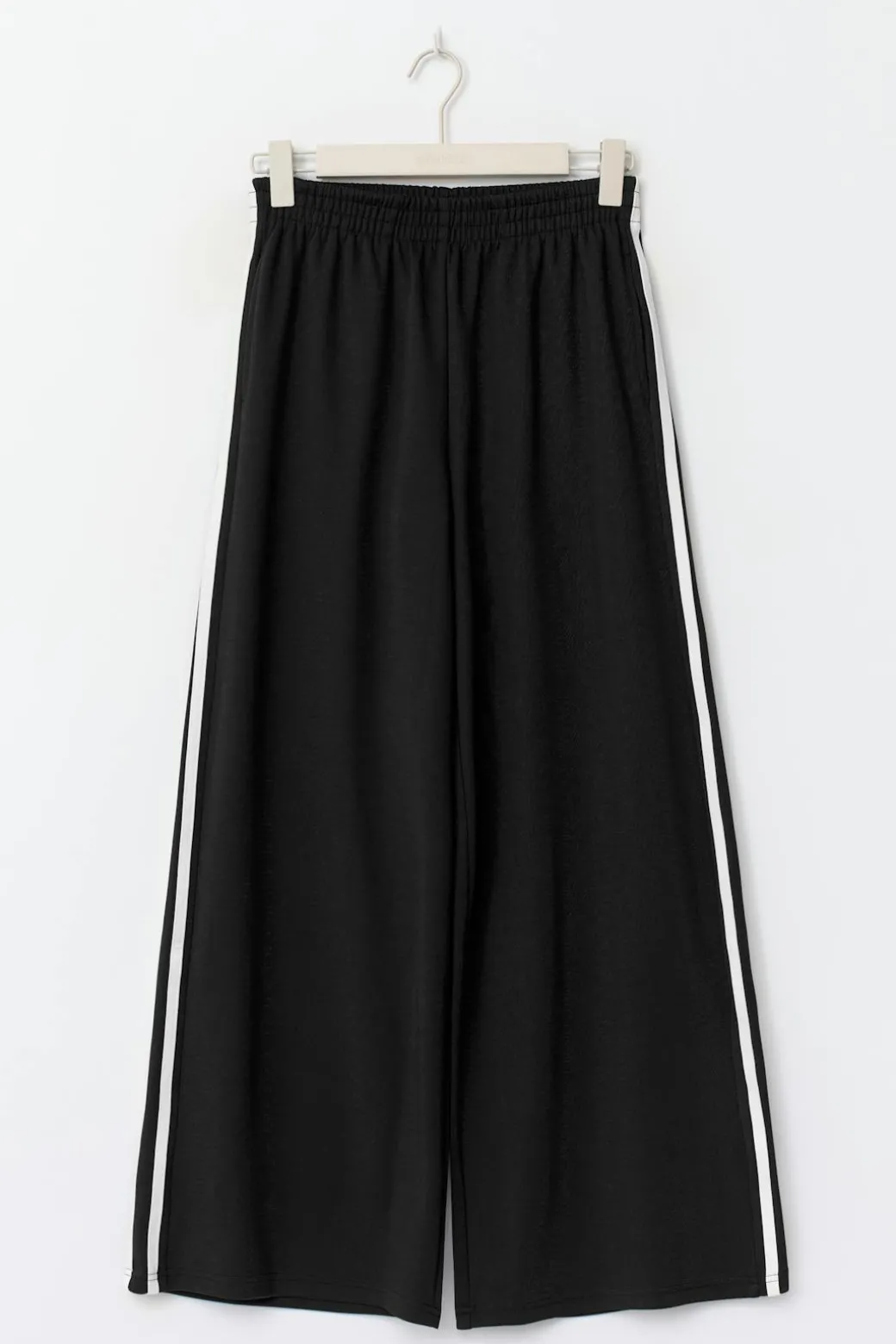 Sporty wide trousers
