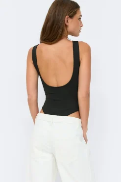 Square neck body