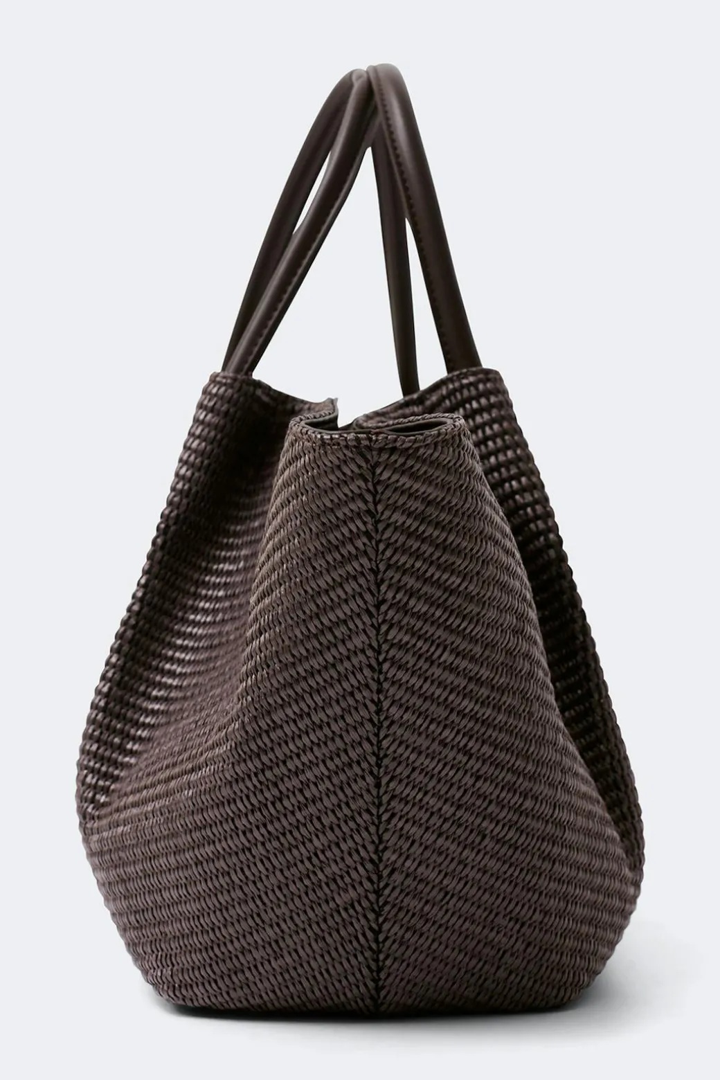 Structure strap tote bag
