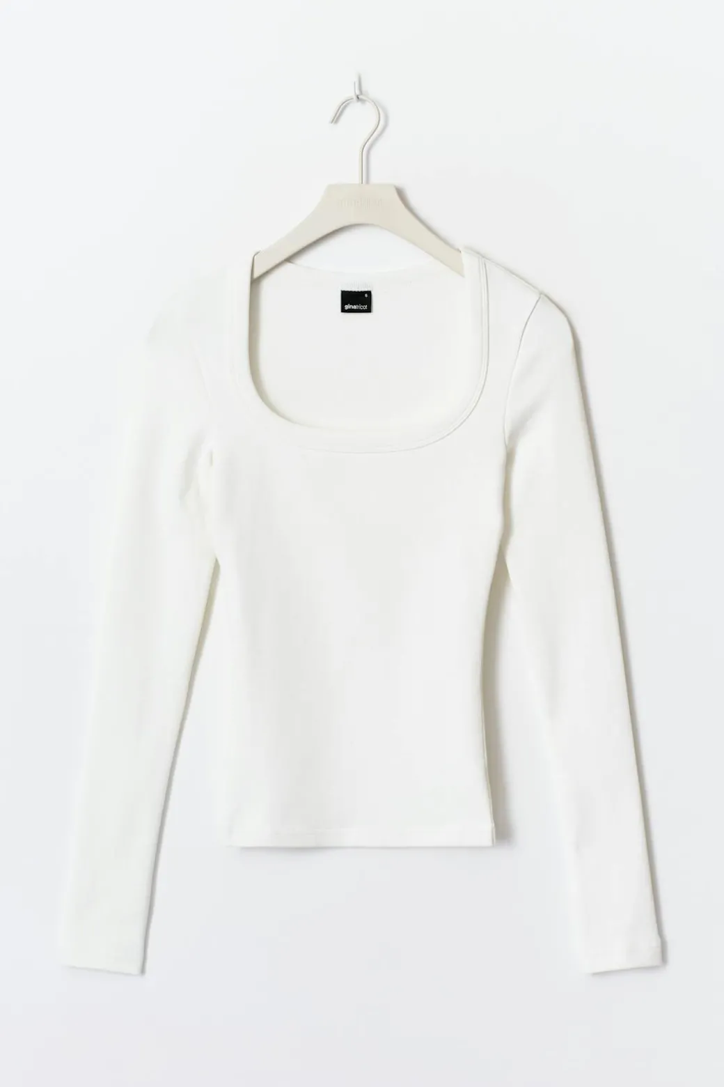 Super stretch scoop neck top
