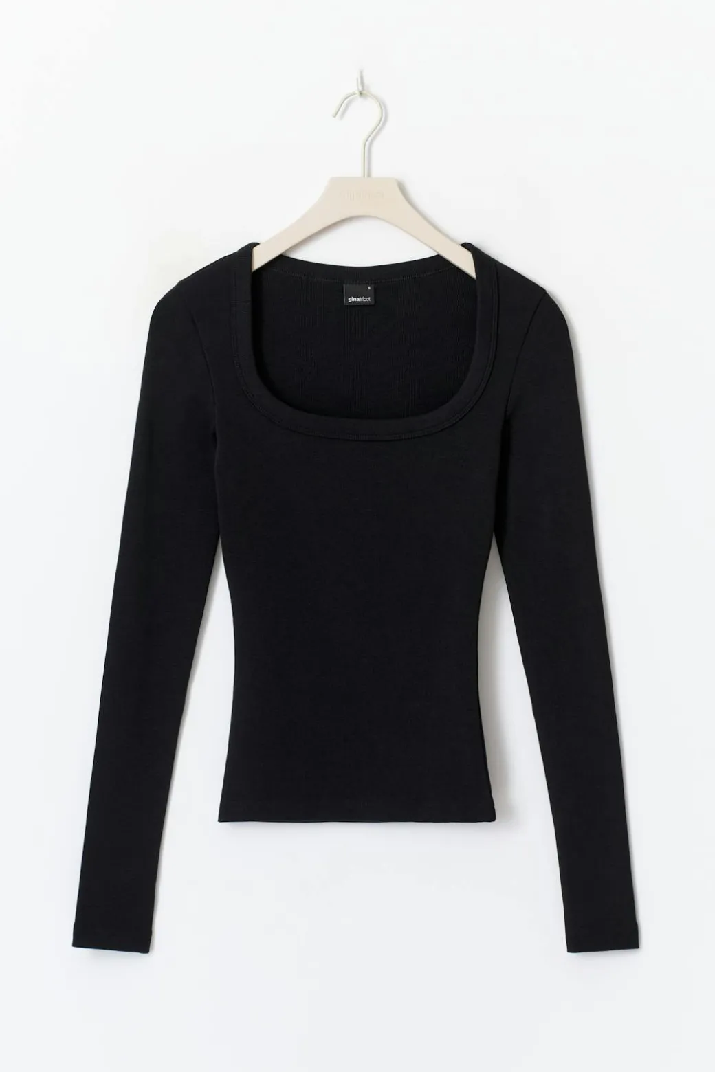 Super stretch scoop neck top