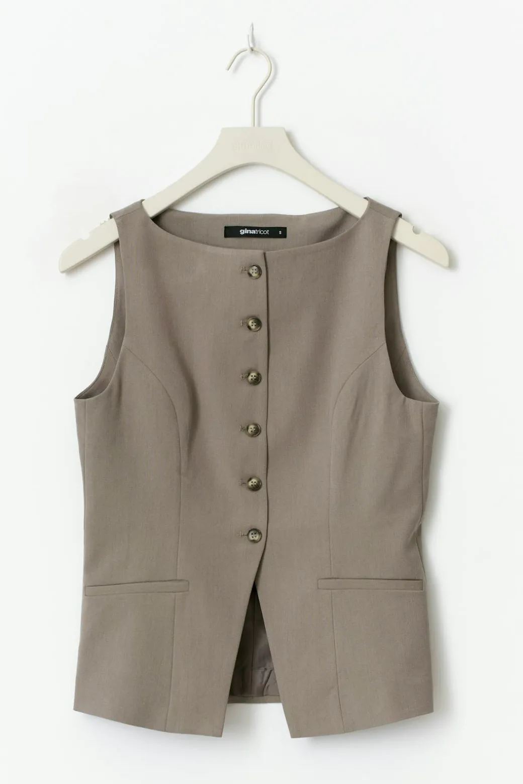 Tailored boatneck vest