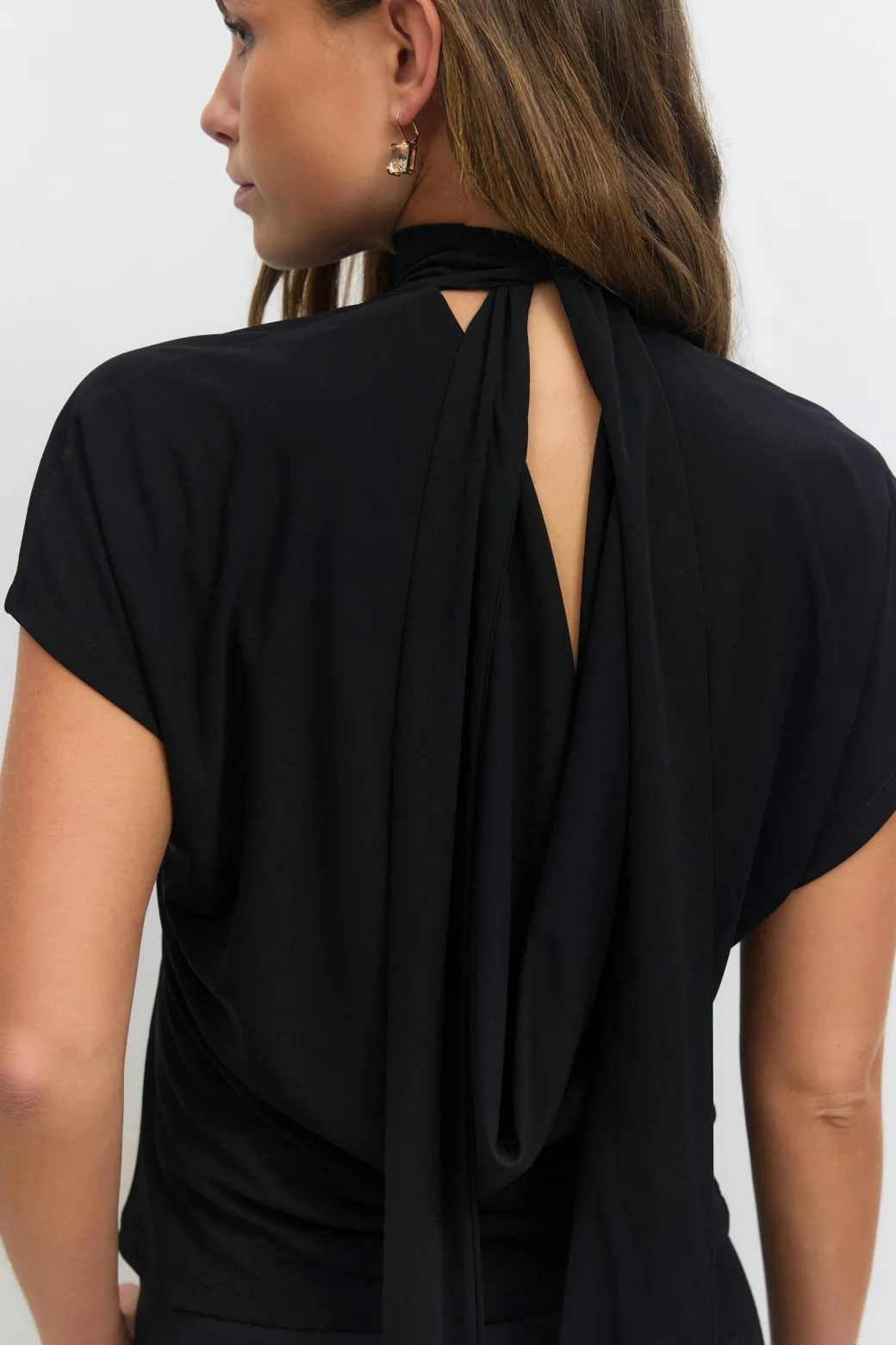 Tie top