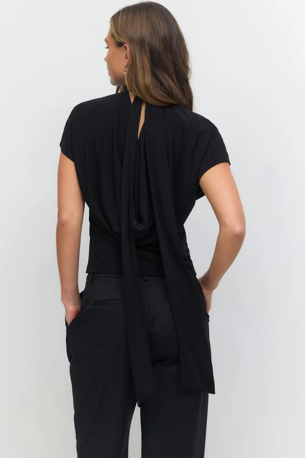 Tie top