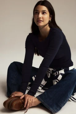 Tight fit long sleeve top