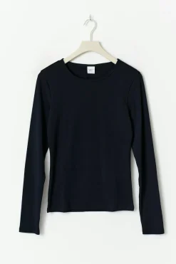 Tight fit long sleeve top