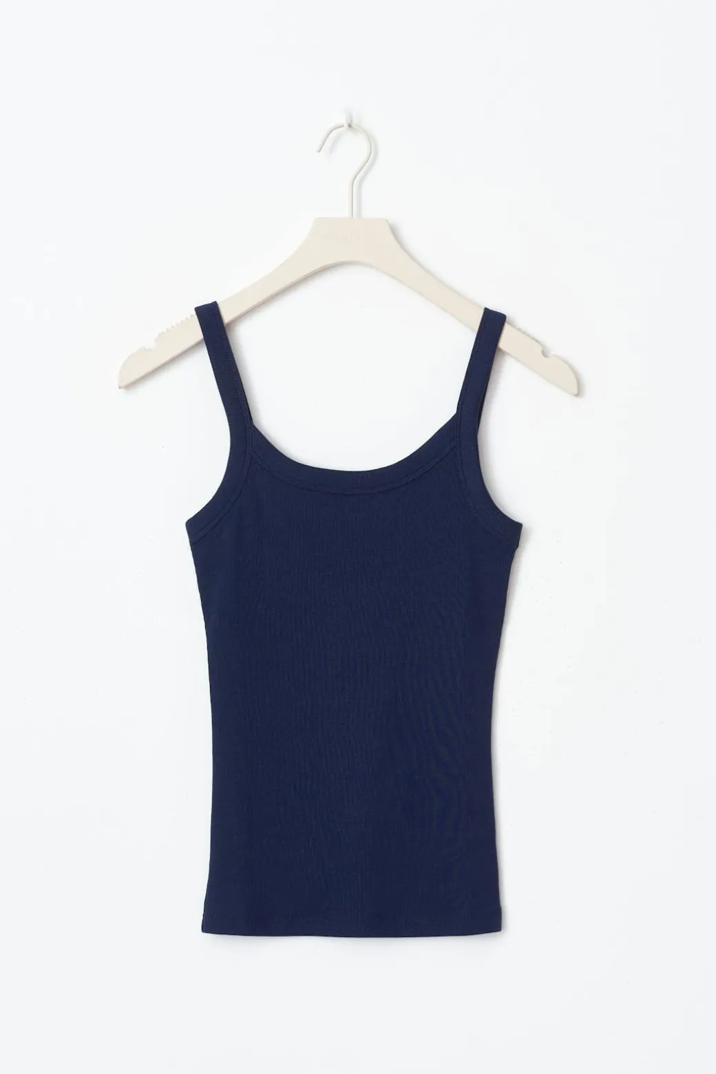 Tight fit rib singlet
