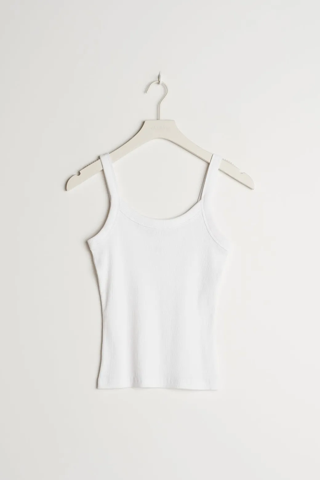 Tight fit rib singlet
