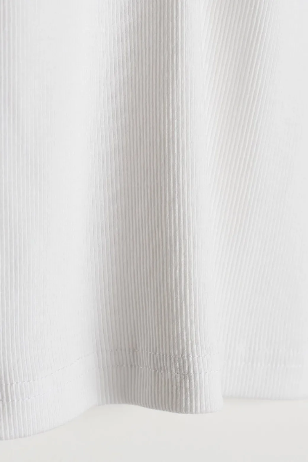 Tight fit rib singlet