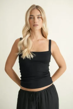 Tight fit rib singlet