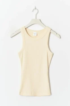 Tight fit rib tank