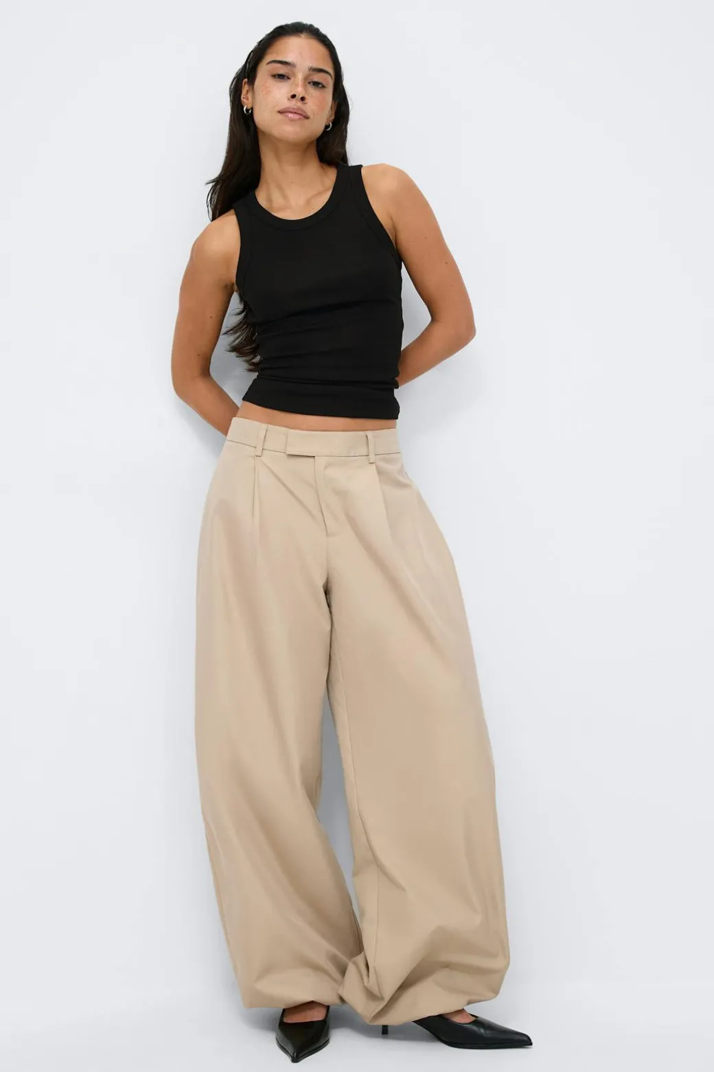 Tight fit rib tank