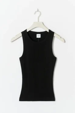 Tight fit rib tank