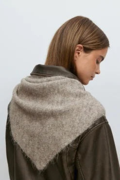 Triangle scarf