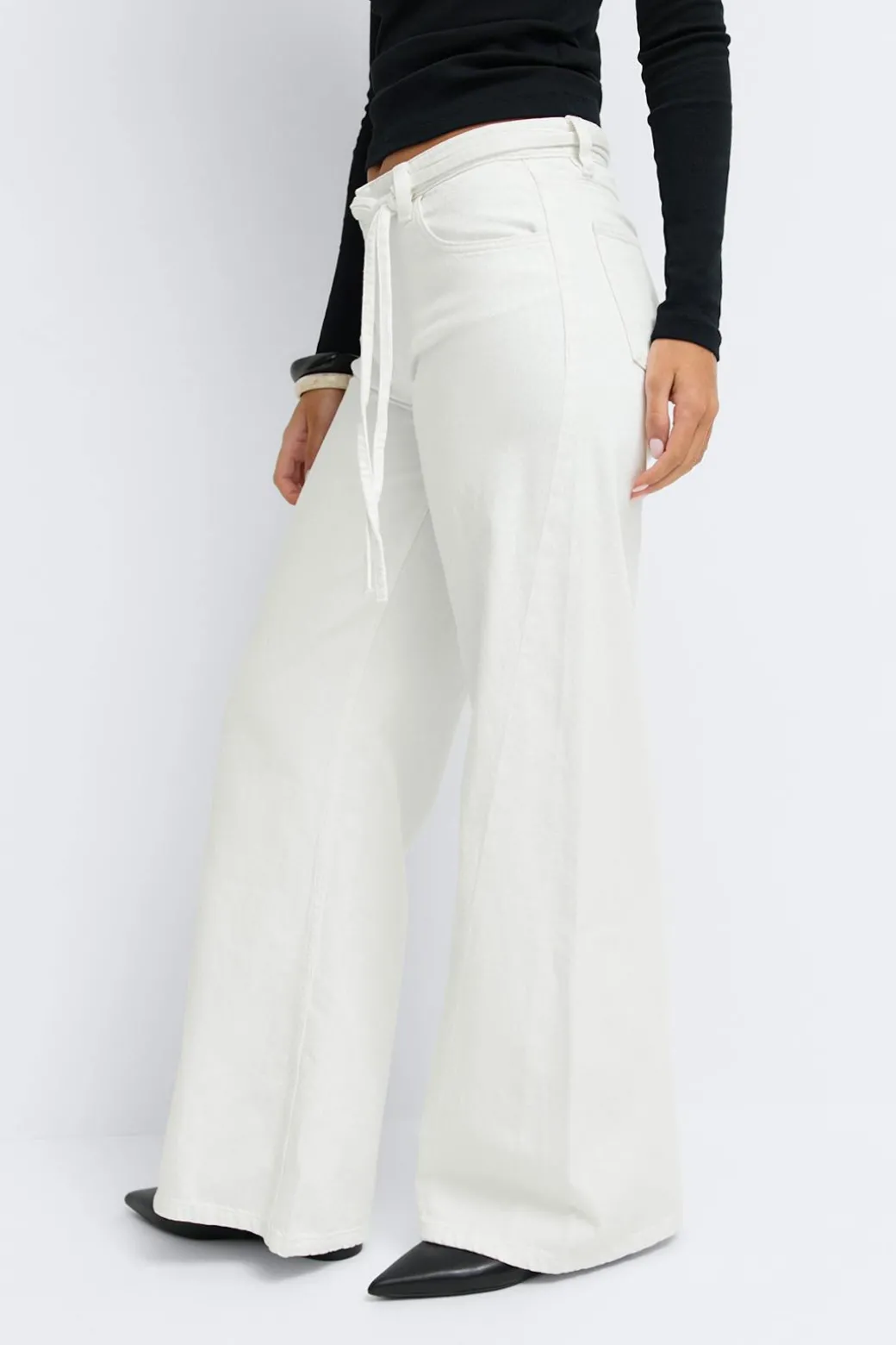 Twisted wide jeans