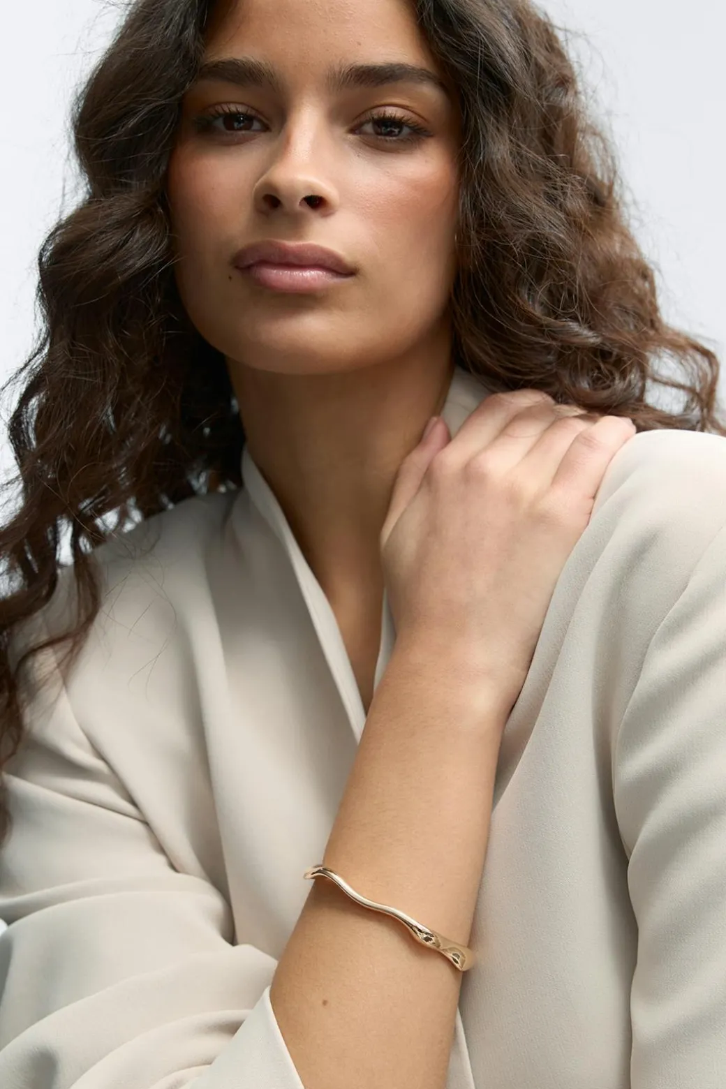 Wavy gold bracelet