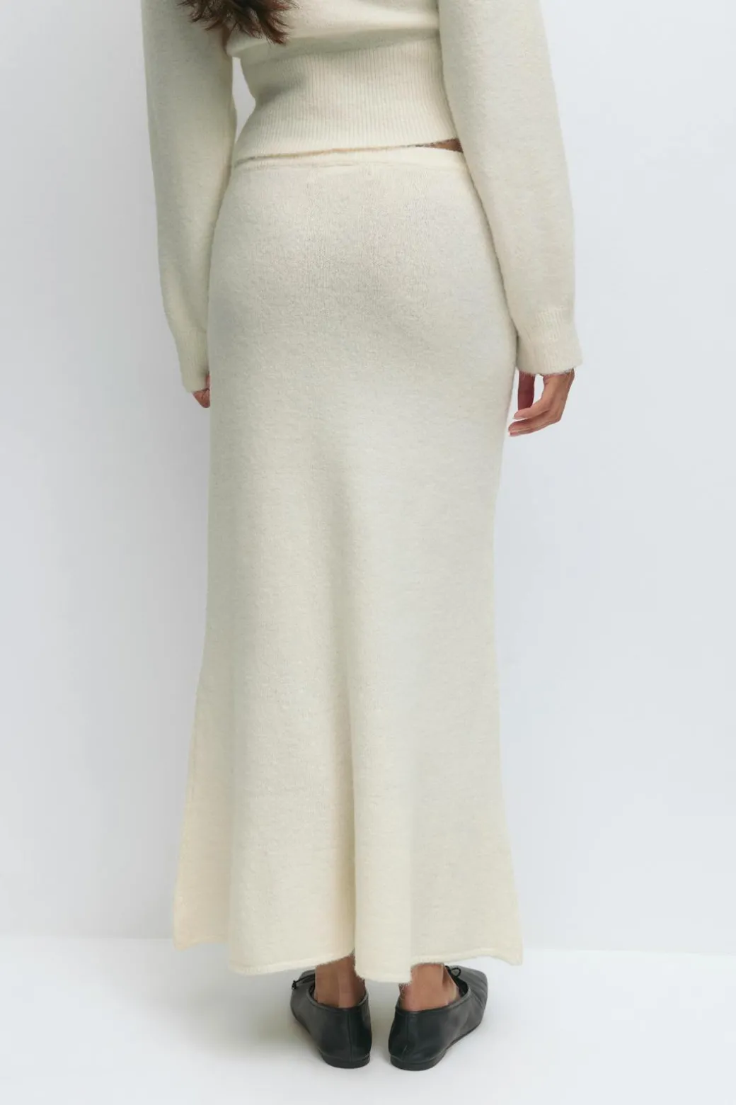 Wide knitted skirt