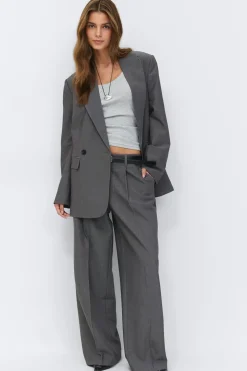 Wide pleated trousers