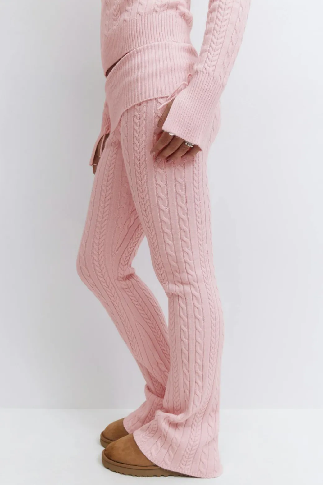 Y cable knitted pants