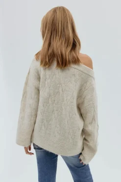 Y cable knitted sweater