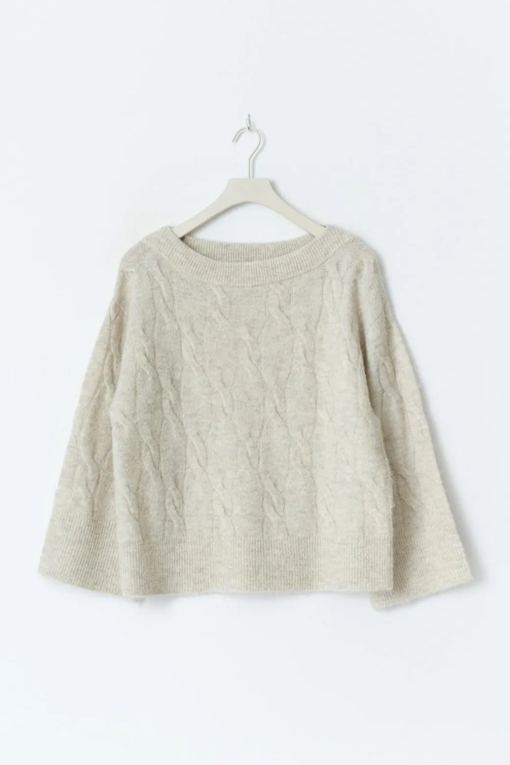 Y cable knitted sweater