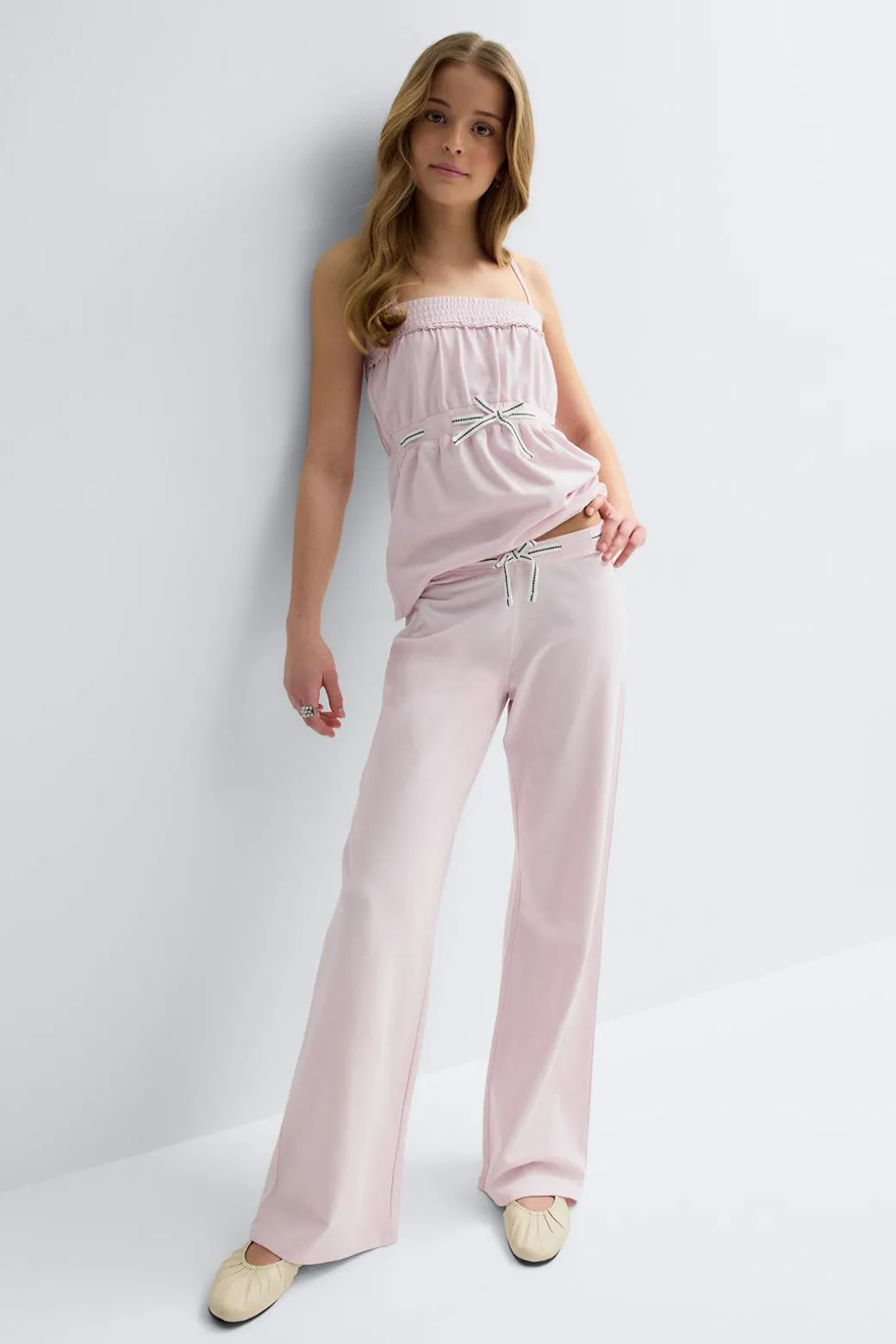 Y detail trousers