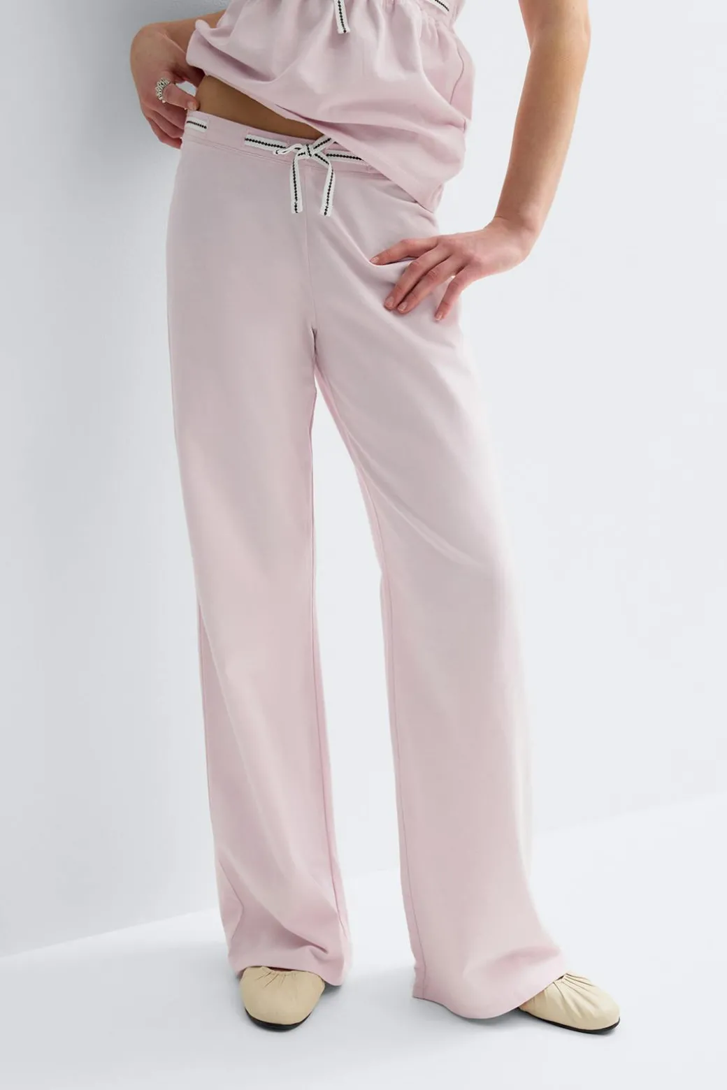 Y detail trousers