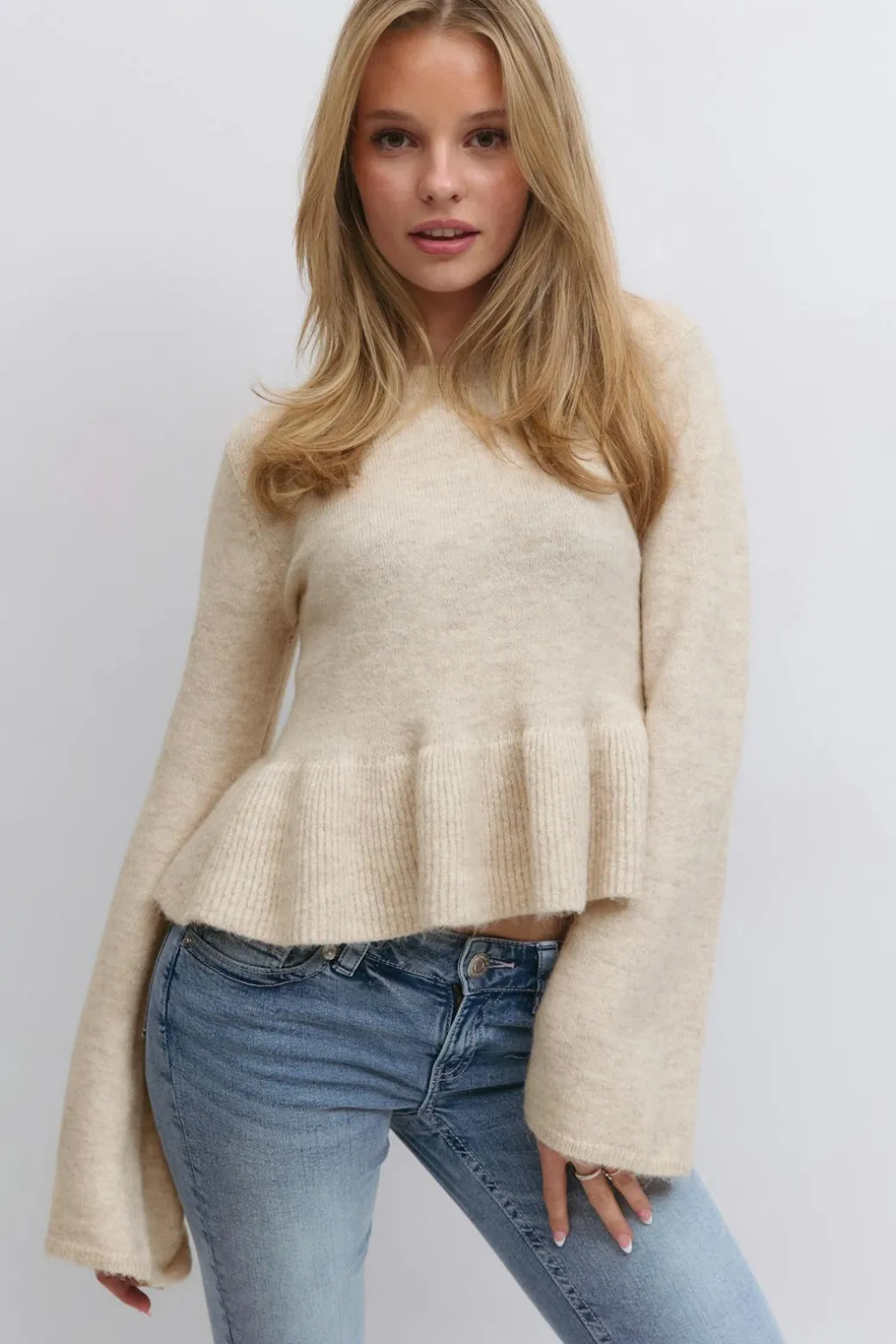 Y knitted peplum sweater
