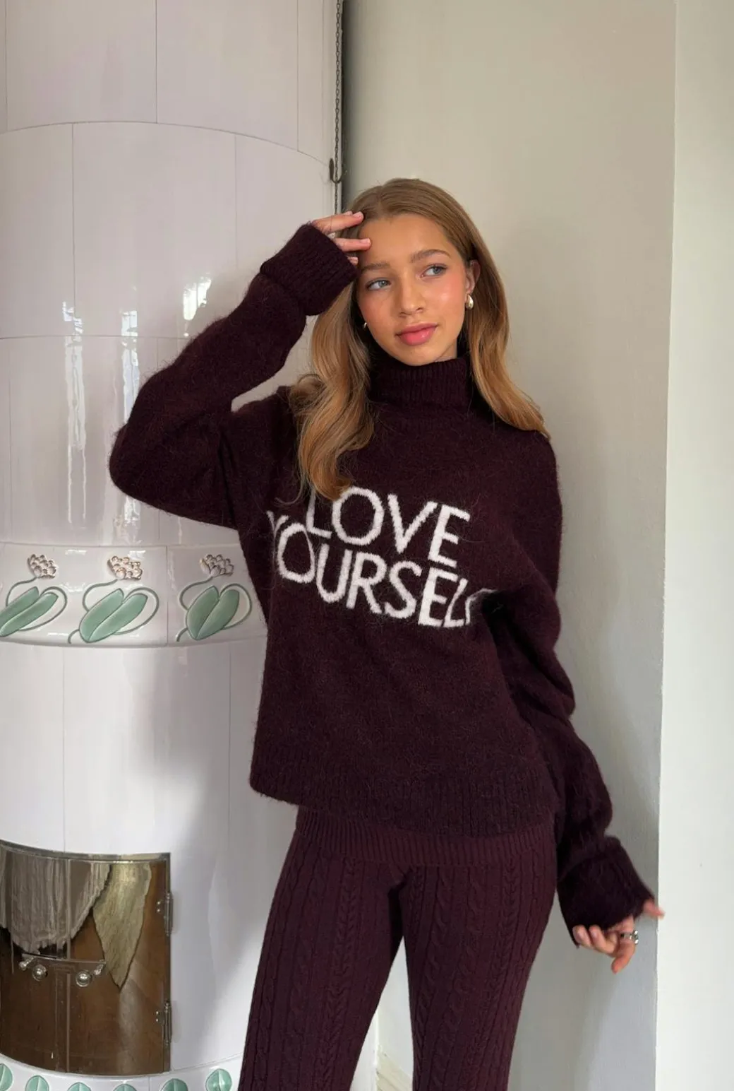 Y knitted turtleneck sweater